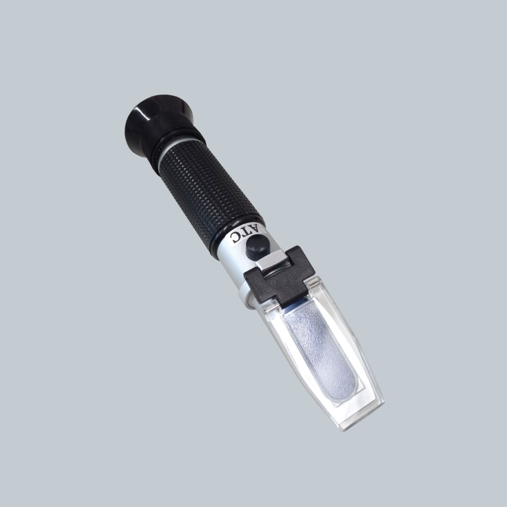 Refractometer • 屈折計